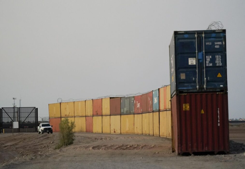 Arizona refuses U.S. demand to remove shipping containers from border